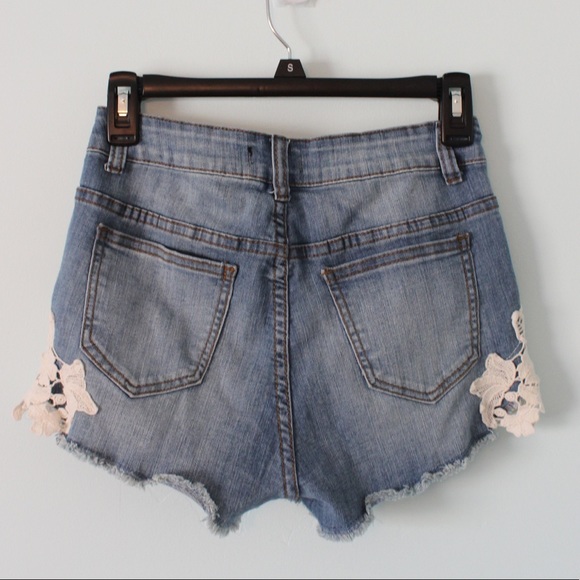 DENIM SHORTS WITH LACE DETAIL - Picture 3 of 3