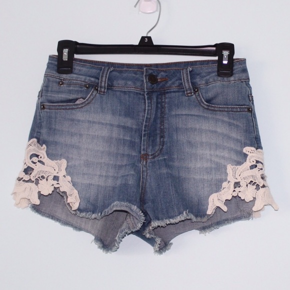 DENIM SHORTS WITH LACE DETAIL - Picture 2 of 3