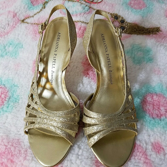 Adrianna Papell Boutique Gold Glittery Slingbacks - Picture 4 of 7