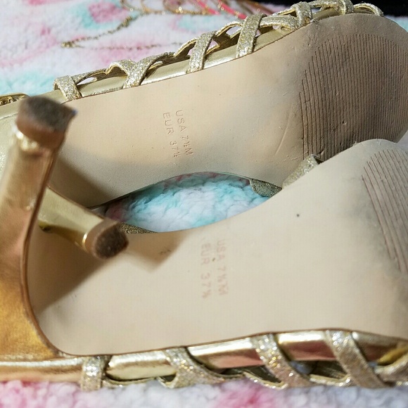 Adrianna Papell Boutique Gold Glittery Slingbacks - Picture 7 of 7