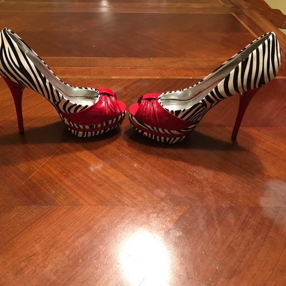 2bamboo Shoes Black And White Zebra Print Heel With Red Accents