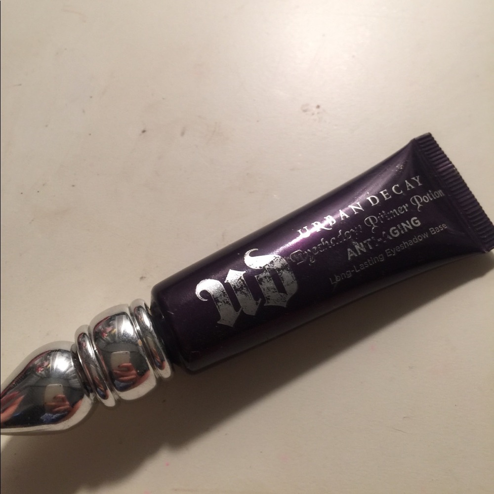 Never used UD anti aging eyeshadow primer