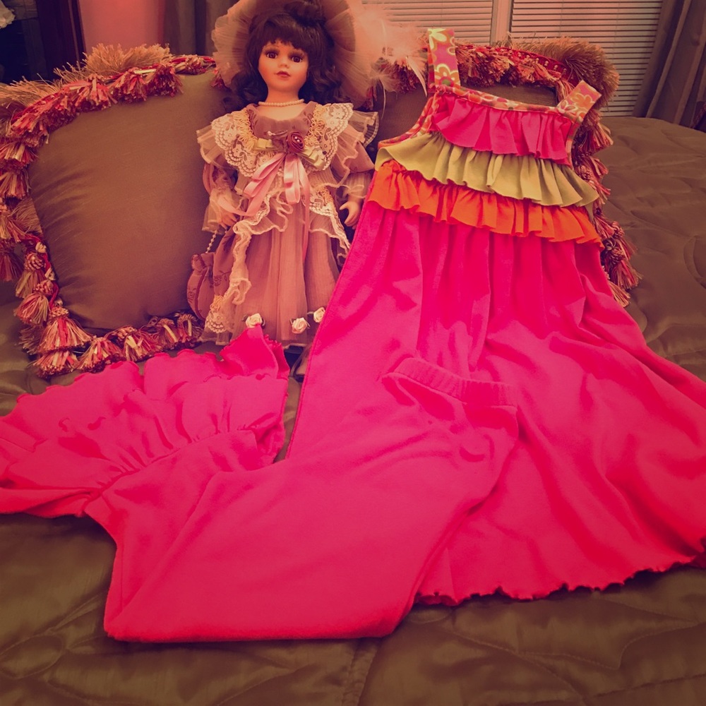 Mallory and May girl's size 10 fuchsia pant set.