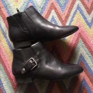 Nine West black leather ankle boots size 8.5