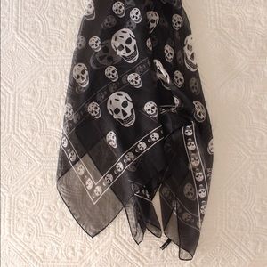 Alexander McQueen Silk Skull Scarf in Black
