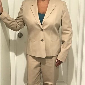Pant suit