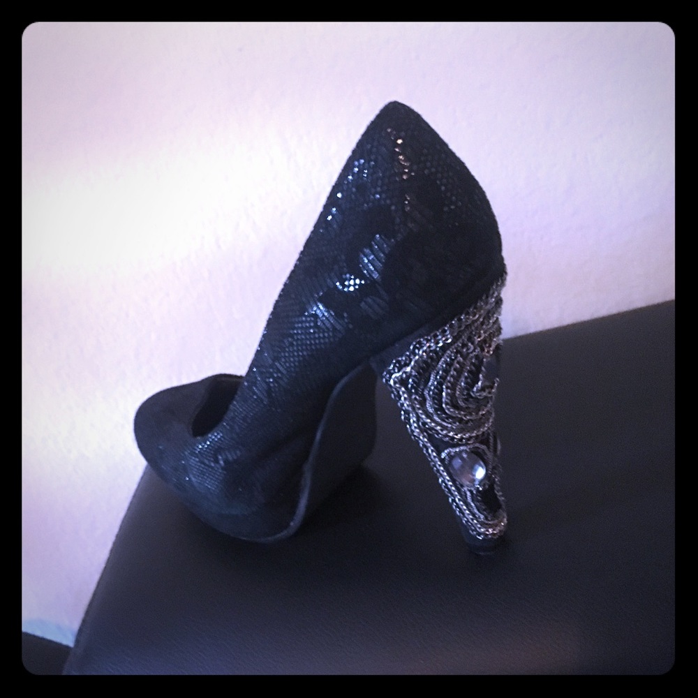 Black snake skin feel size 8