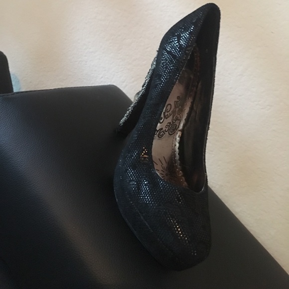 Black snake skin feel size 8 - Picture 2 of 4