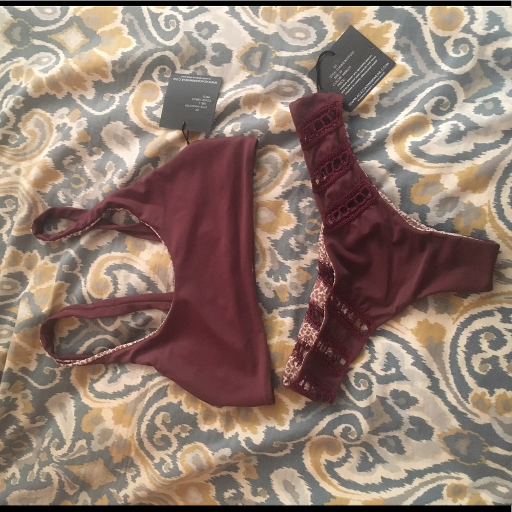 🌺🌺NEW WITH TAGS ACACIA CHUNS BOTTOM IN MERLOT.