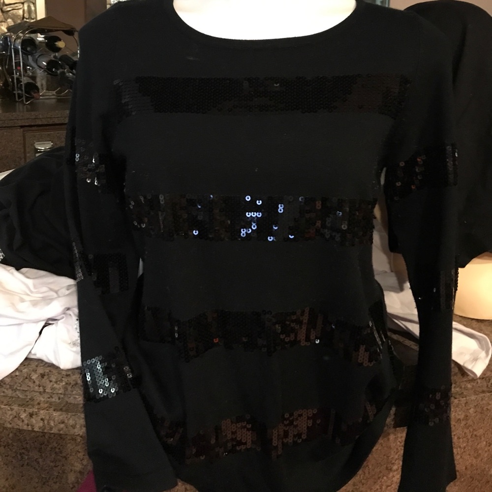Black long sleeve sweater w/sequins