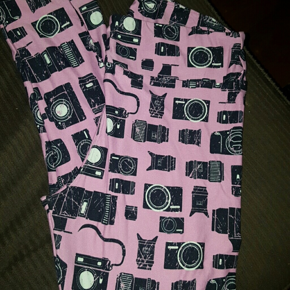$$ SOLD $$ Lularoe TC Camera Leggings
