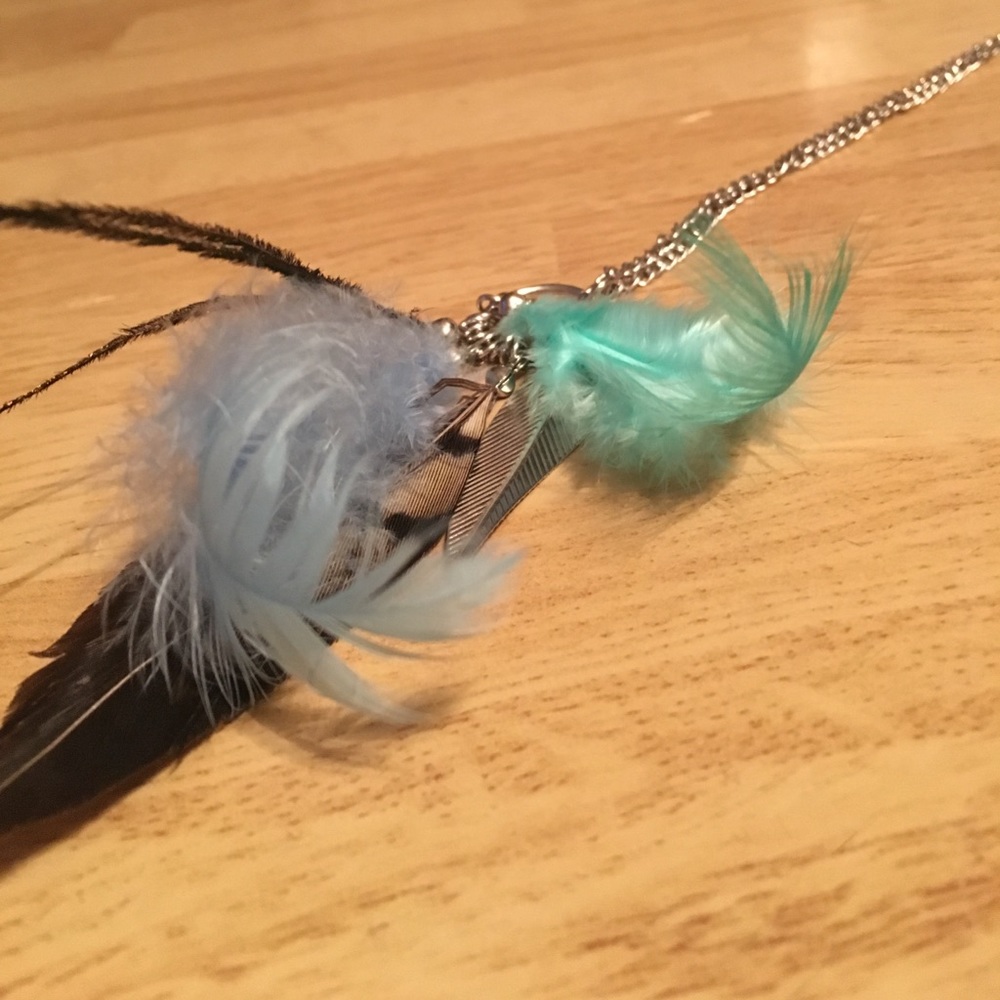 Long feather necklace