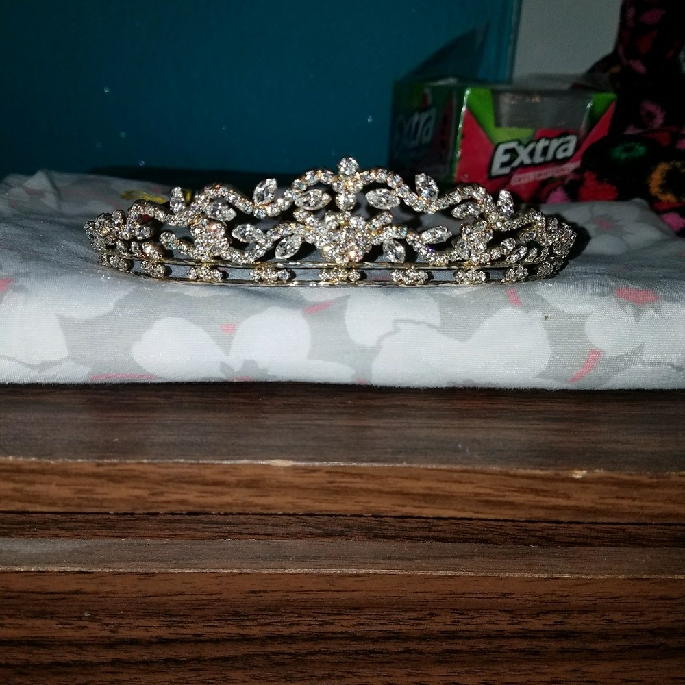 Tiara - Picture 3 of 6