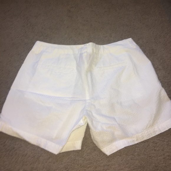 White shorts - Picture 2 of 4