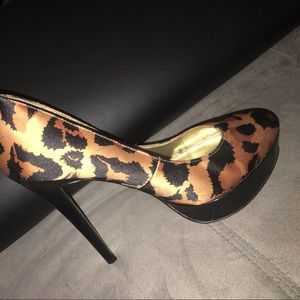 6 in BEBE heels