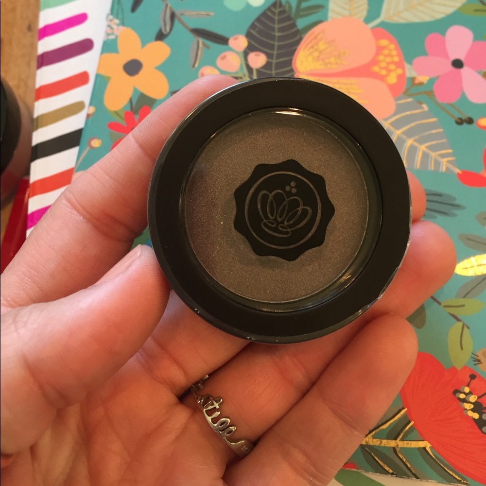 Glossy mauve eyeshadow