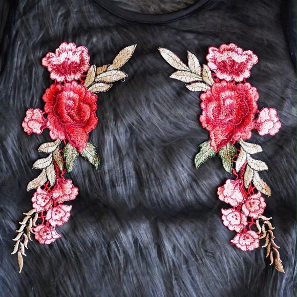 💎NEW💎 Cascading Rose Mesh Crop Tee - Picture 4 of 8