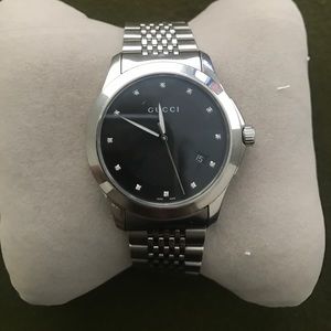Selling Gucci watch with links and cloth inside