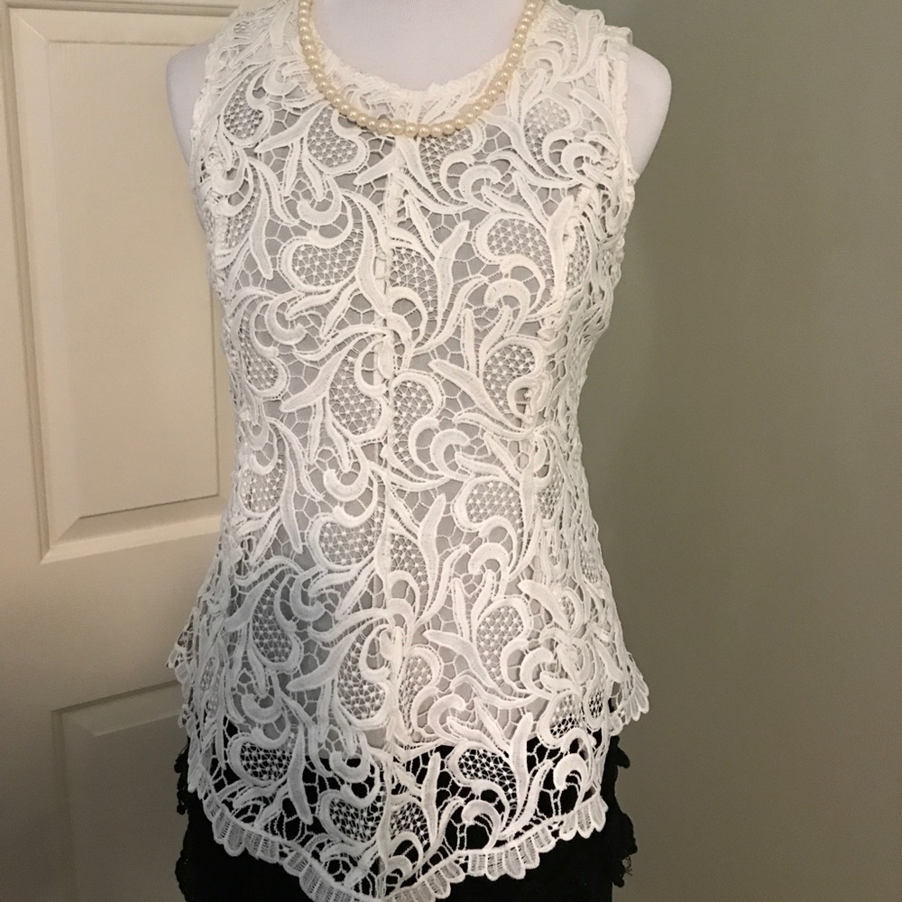 White Lace Scalloped Hem Sleeveless Shell. Sz Sm