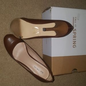 Brown Round Toe Platform Pumps