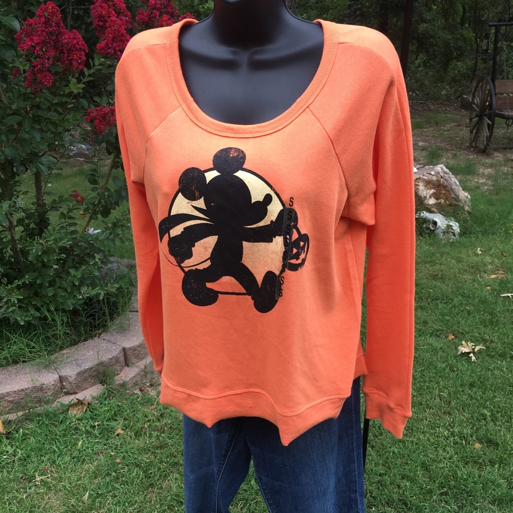 NWT 🎉{Disney} Mickey Mouse sweatshirt.
