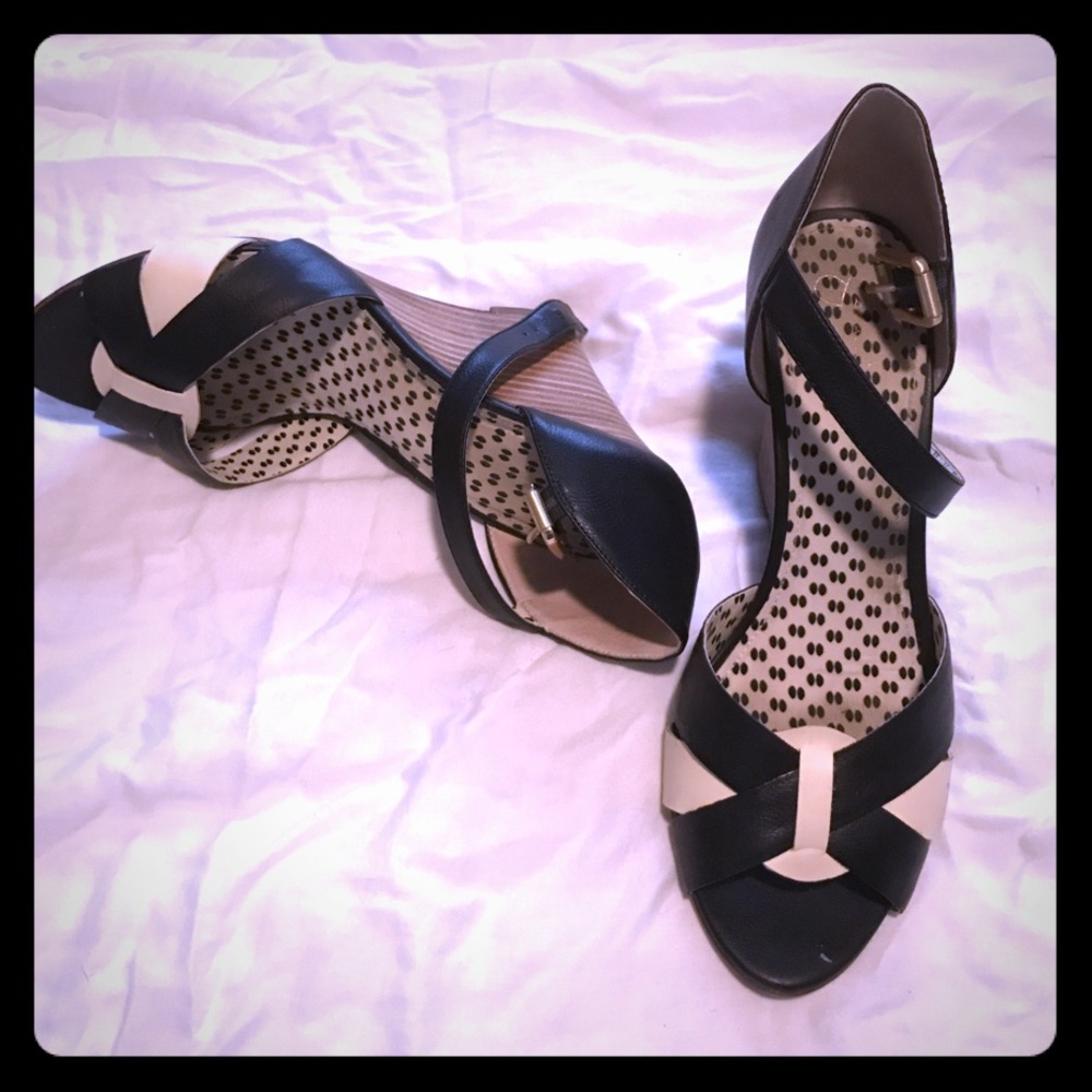 Jessica Simpson Wedges - Black and Creme - Size 10