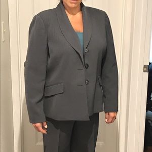 Pant suit