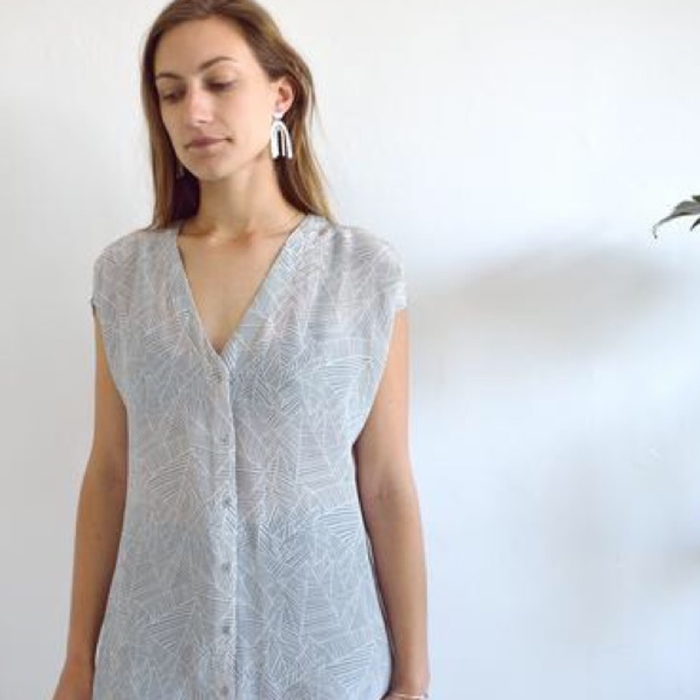 BNWT - Ali Golden Button-Down Tunic in Grey Print