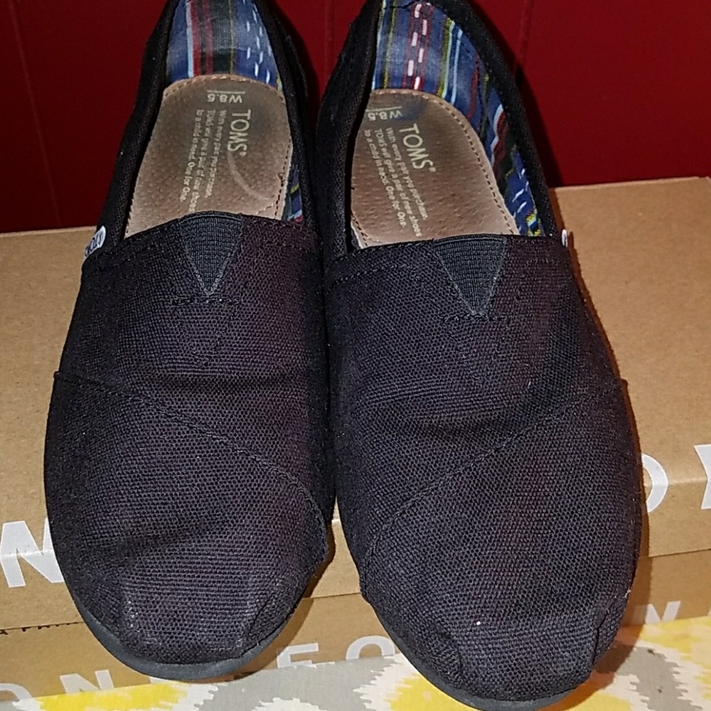 Toms. Only used twice.