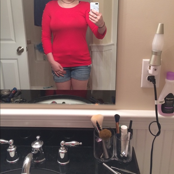 Red top with ripped sleeves - Picture 2 of 2