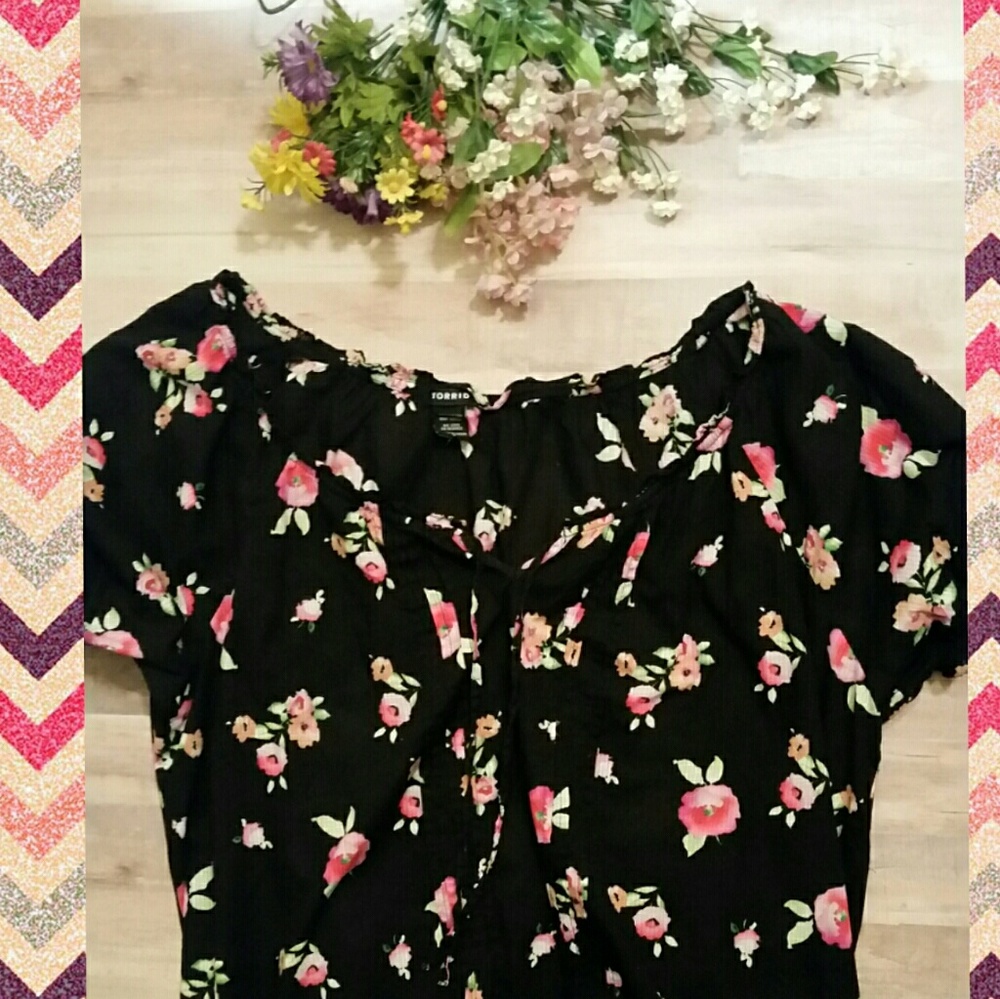 Torrid Black and Floral Top Size 22/24 Plus Size