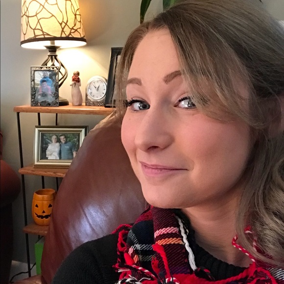 Meet Posher Leah! Top rated seller! Fast shipper! - Picture 2 of 3