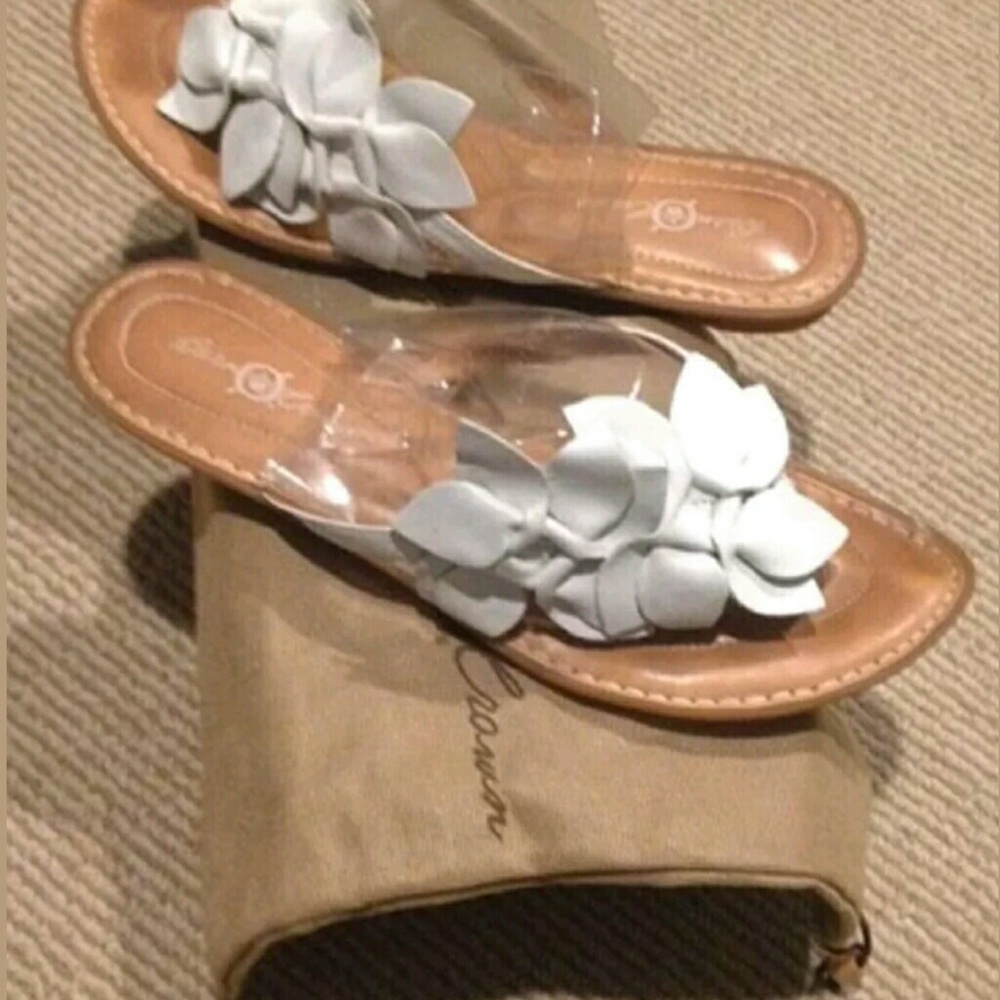 ISO BOC White Flower Sandals, size 11