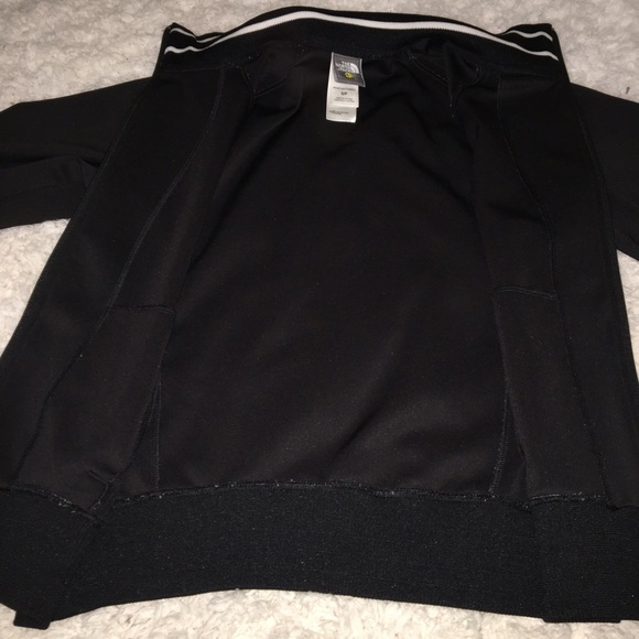 North face jacket - Picture 3 of 8