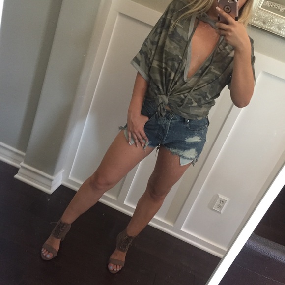 LAST//🆕 CAMO Cutout Summer Hoodie - Picture 4 of 7