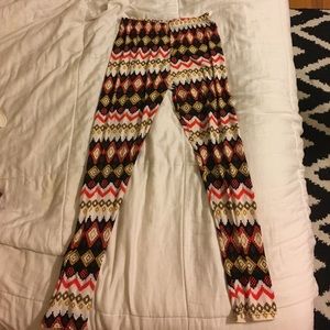 M PATTERNED LEGGINGS