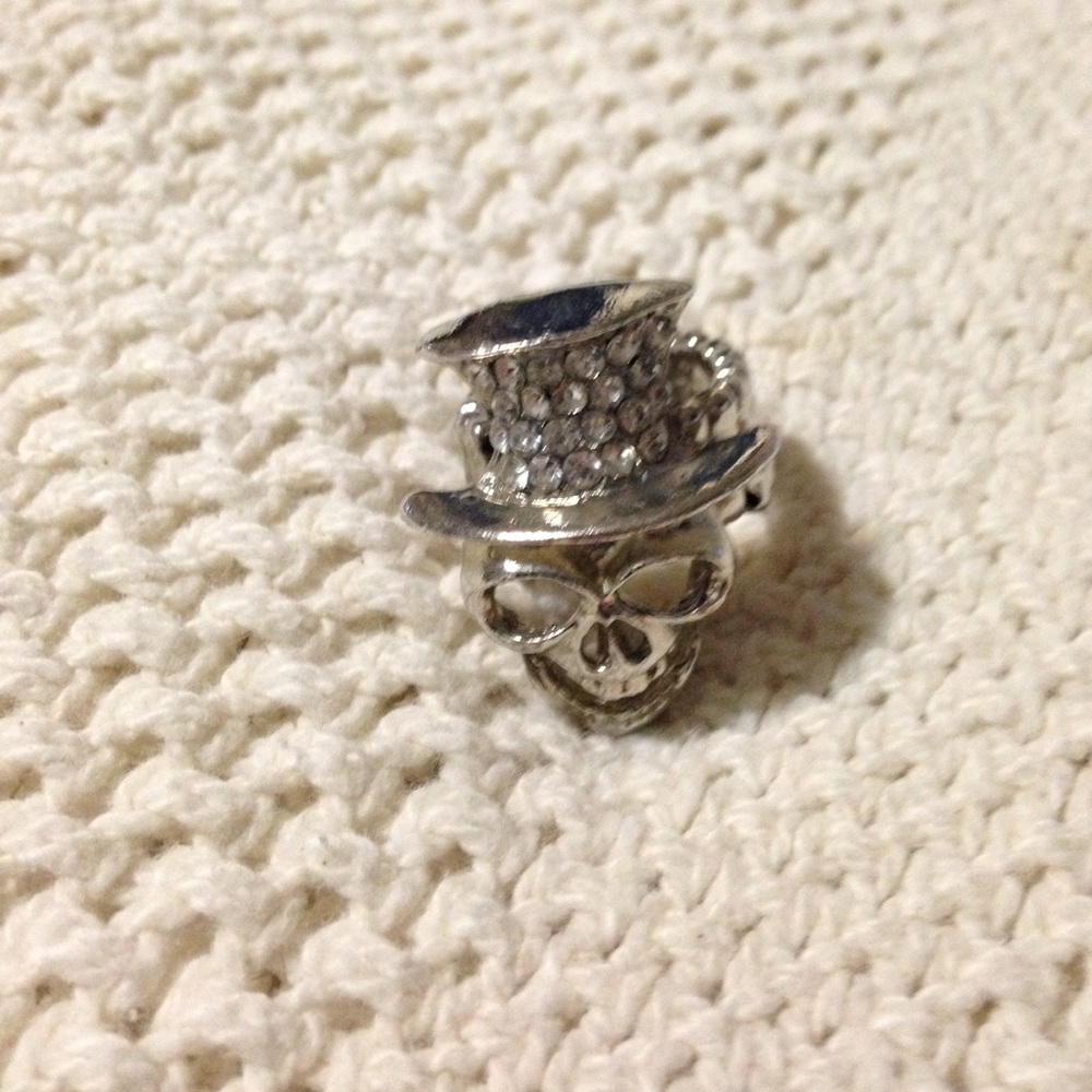 Skull ring