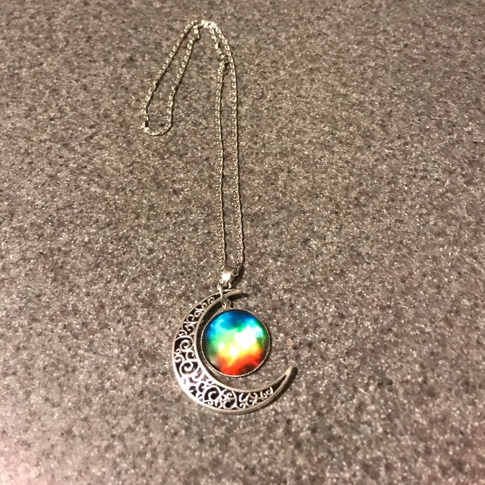 🎁NWT🎁 Bohemian Moon 🌙 Necklace - Picture 2 of 2