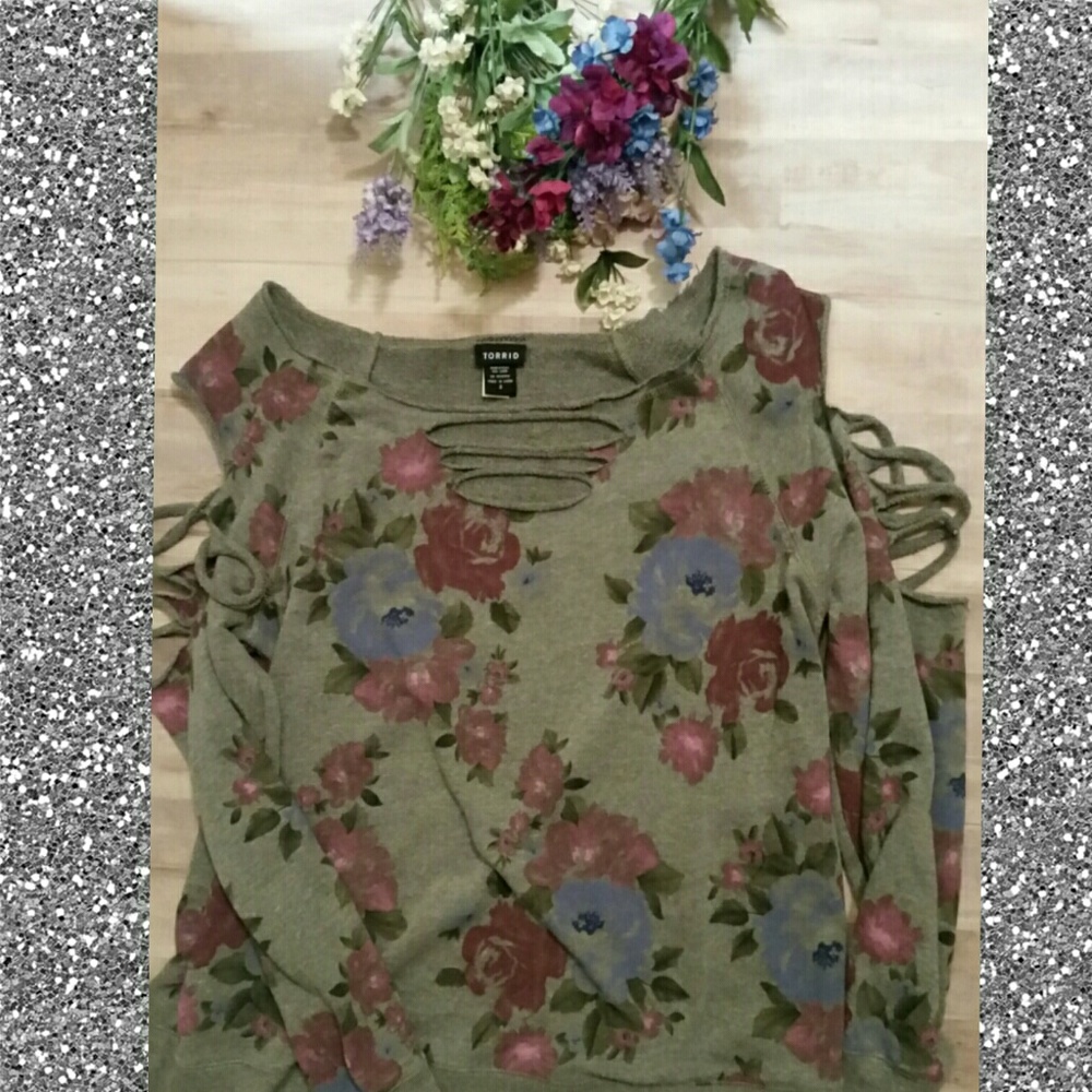 Torrid Slashed Rose Top for Fall!  Size 18 /20