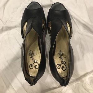 Seychelle black wedge with brown wood heel