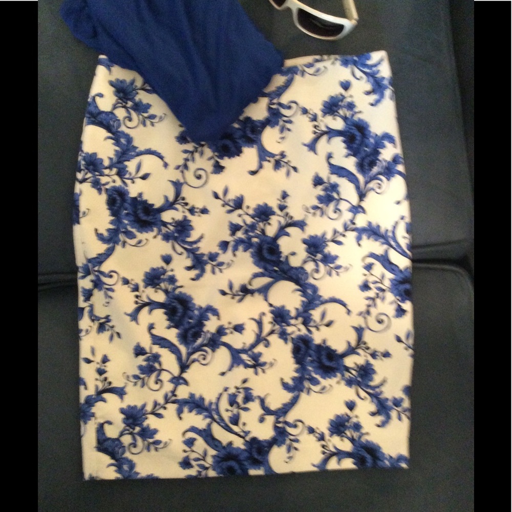 CUTE FOREVER 21 SKIRT IN BLUE & WHITE-VERY STYLISH - Picture 5 of 7