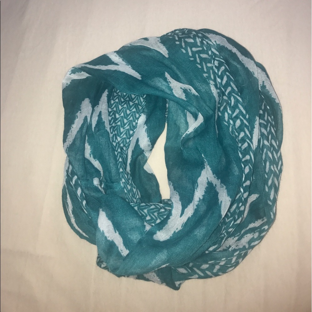 Scarfs - Picture 2 of 3