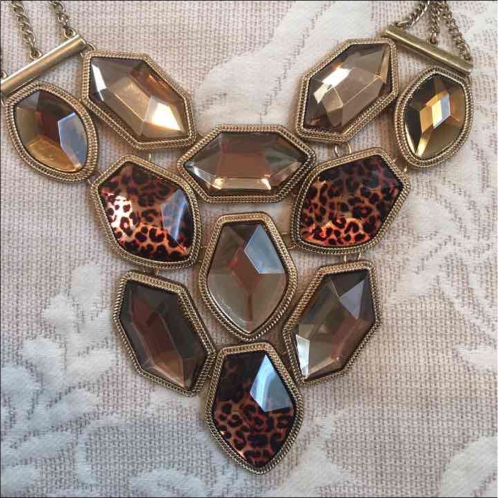 Gorgeous statement necklace