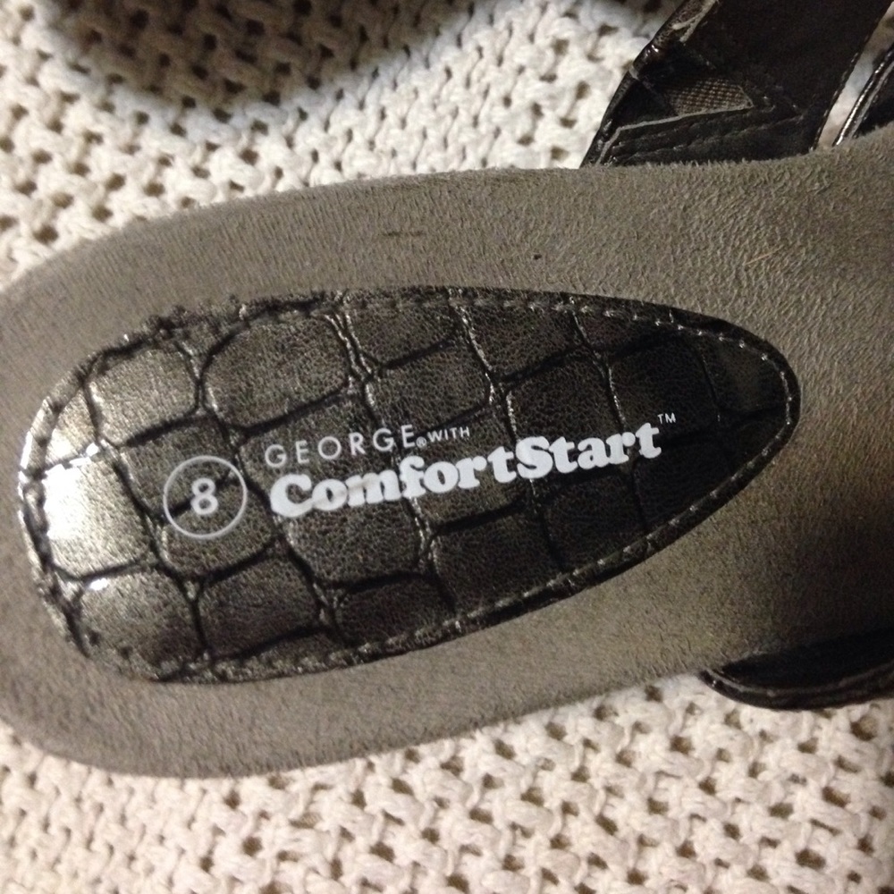 Sandals - Picture 2 of 4