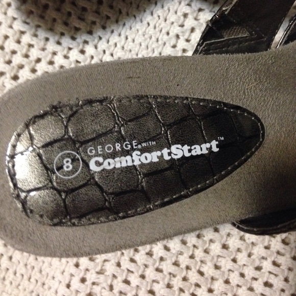 Sandals - Picture 2 of 4