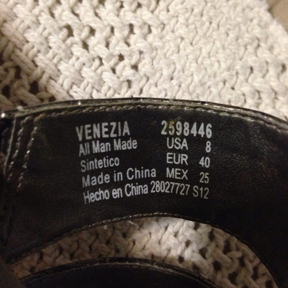 Sandals - Picture 4 of 4