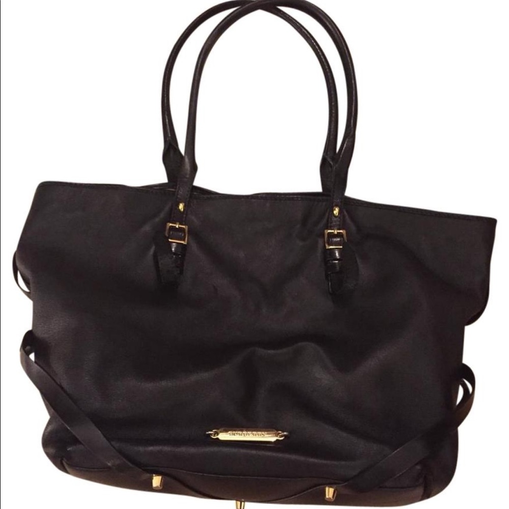 Burberry | Black Leather Medium Salisbury
