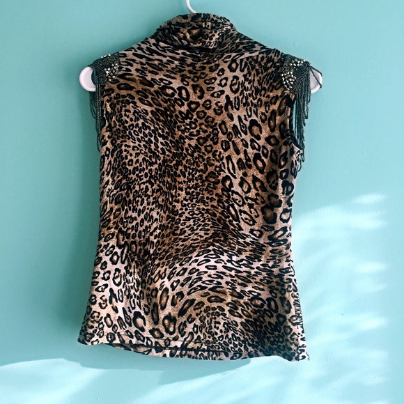 Unique Top - Picture 2 of 2