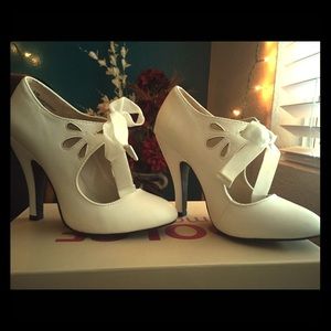 Vintage Style Dolce Heels