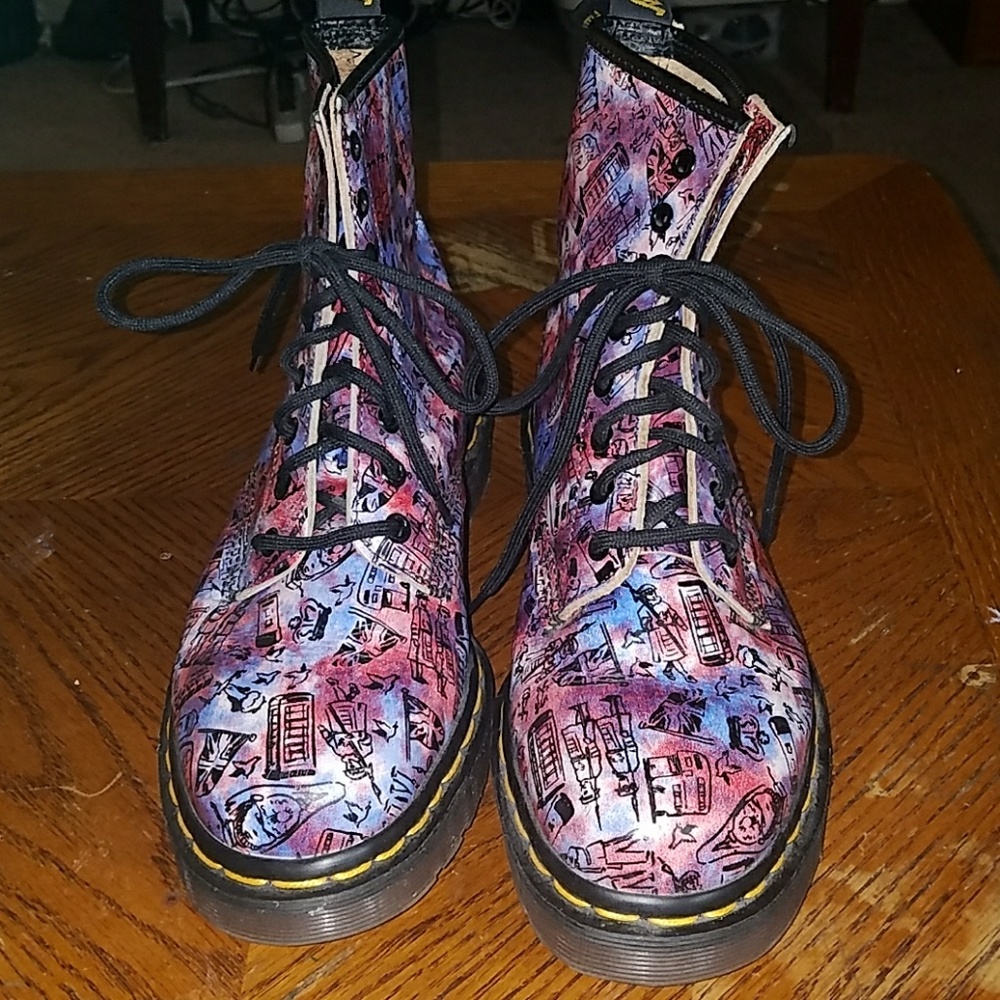 DR. Martens size 9 british soldiers hightop boots